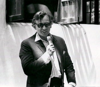 Gore Vidal speaks at the People's Party Convention, Arizona, 1972. Photo: Susmart. Source: Wikimedia Commons.