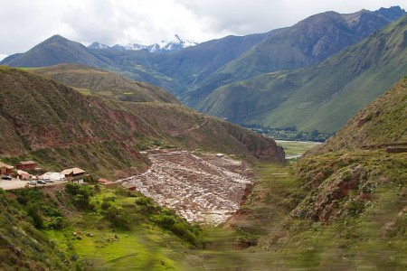 The Salineras salt pans, Cuzco sacred valley and Incan ruins. Photo: McKay Savage. Source: Wikimedia Commons.