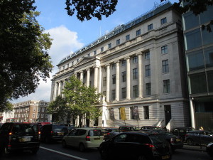 The Wellcome Building, Euston Road, London. Photo: Antiquary. Source: Wikimedia Commons.