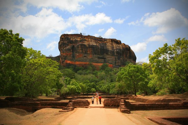 Sigiriya Rock, near Dambulla, Sri Lanka. Photo: Ela112. Source: Wikimedia Commons.