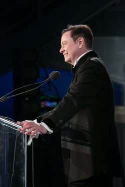 Andrew Solomon speaks at the 2015 PEN Literary Gala, May 5, 2015. Photo: Beowulf Sheehan for PEN American Center.