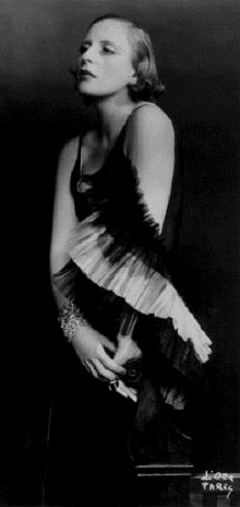 Tamara de Lempicka. Photo by Dora Kallmus of d'Ora Studio, Paris, 1929. Source: Wikimedia Commons.