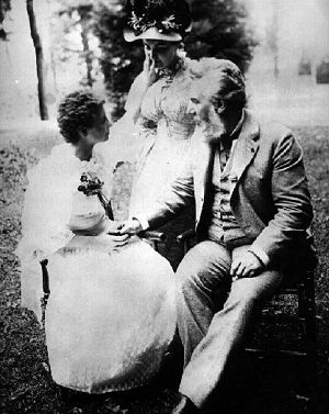 Alexander Graham Bell with Helen Keller and Annie Sullivan at the meeting of the American Association to Promote the Teaching of Speech to the Deaf, July 1894, in Chautauqua, N.Y. Source: Library of Congress.